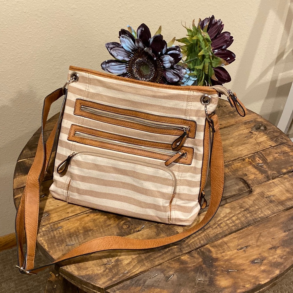 8 pocket zip purse crossbody with built in wallet pocket.